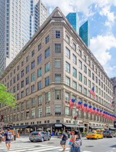 Saks Fifth Avenue in Midtown Manhattan, courtesy Wikipedia.